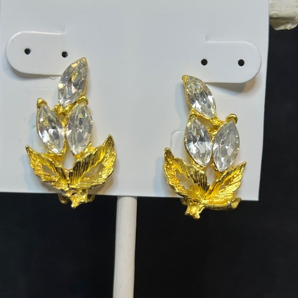 Lot of 5 Gold Tone Clip On Earrings (3767) - Picture 6 of 7